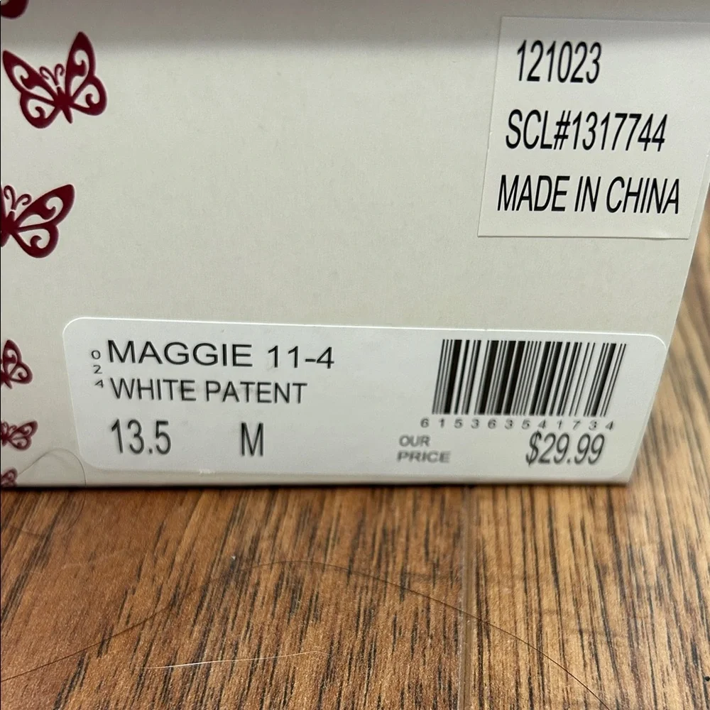 Girls White Patent Leather Low Heal Dress Shoes - Picture 2 of 3